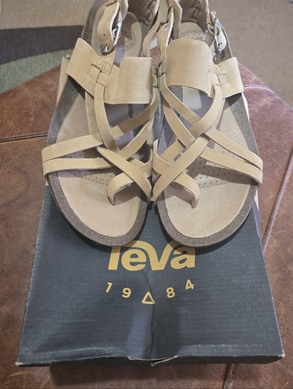 Teva Size 8 Womens Strappy Sandals With Heel Strap And Buckle Closure With Box.